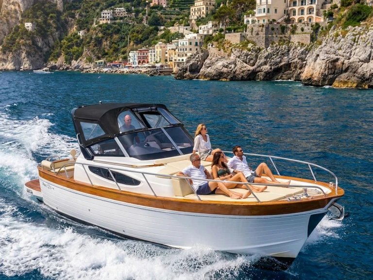 Gozzo Libeccio 32WA jednotlivci a charterové společnosti v Sorrento