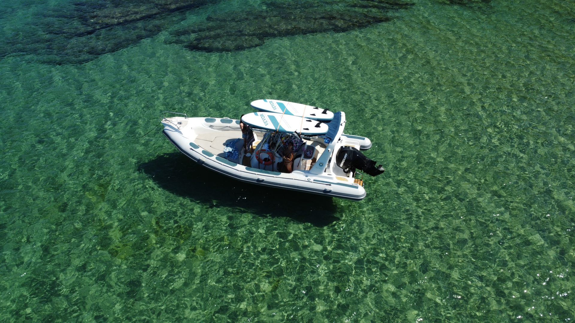 Astec day cruiser 800 jednotlivci a charterové společnosti v Fornells