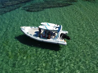 Astec day cruiser 800 jednotlivci a charterové společnosti v Fornells