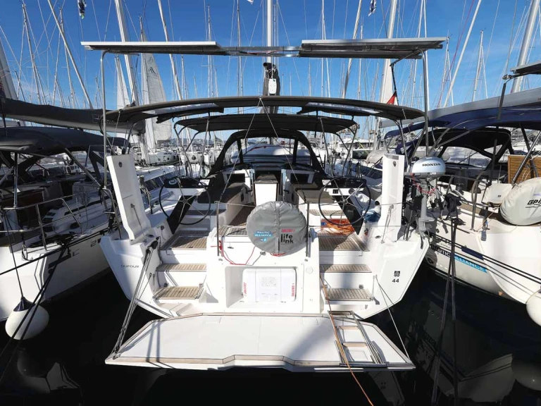 Pronájem lodi Dufour Dufour 44 v Trogir na Samboatu