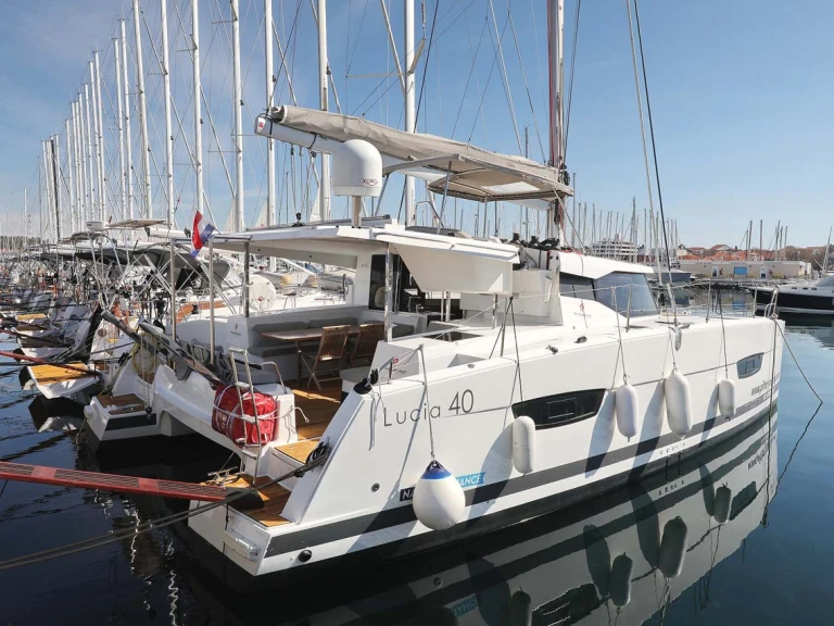 Pronájem lodi Fountaine Pajot Lucia 40 v Trogir na Samboatu