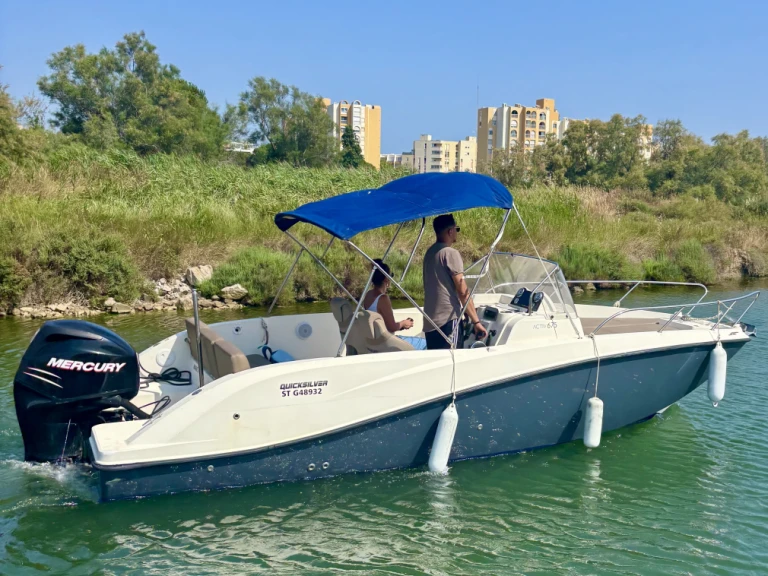 Pronajmout si Quicksilver Activ 675 Sundeck v Carnon-Plage