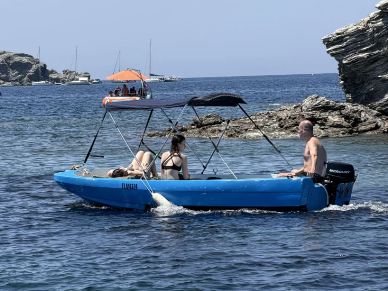 Yac fun  Yac fun 450 jednotlivci a charterové společnosti v Six-Fours-les-Plages