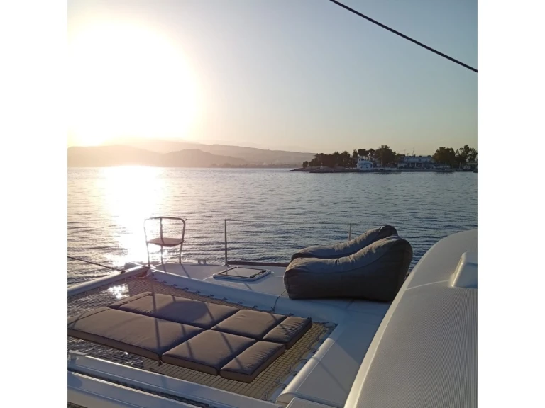 Pronajmout si Lagoon Lagoon 400 S2 v Alimos