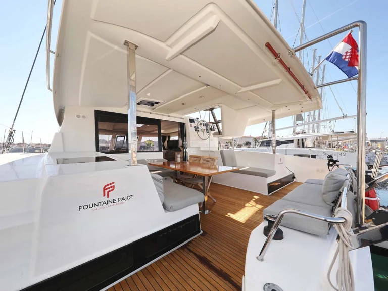 Pronajmout Katamarán se skipperem či ne Fountaine Pajot v Trogir