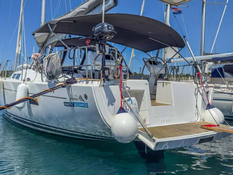Pronájem lodi Pula lákavé ceny Hanse 455