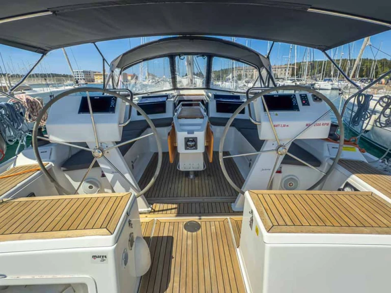 Pronájem lodi Hanse Hanse 455 v Pula na Samboatu
