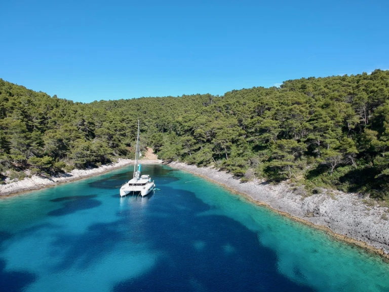 Pronájem Katamarán Lagoon s licencí