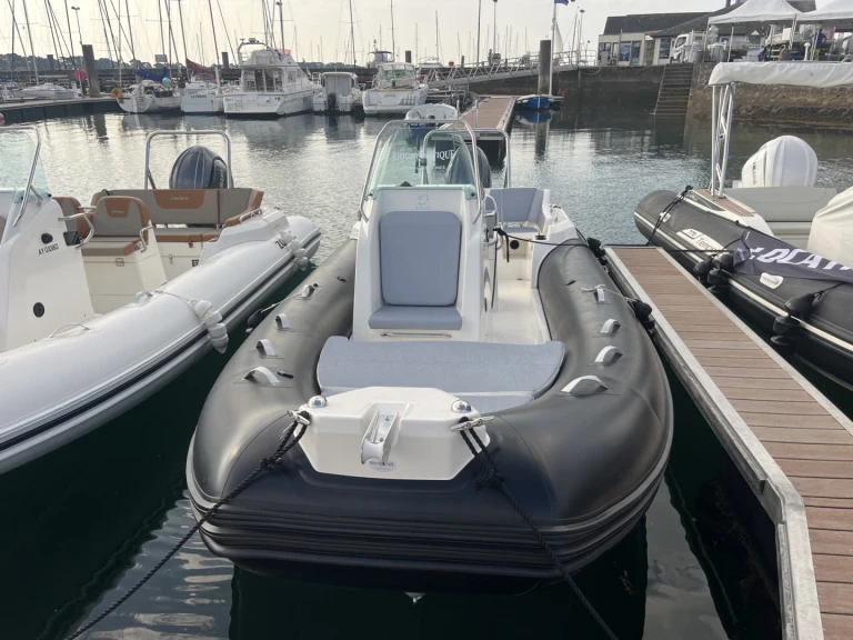Pronajmout si Zodiac Medline 6.8 v La Trinité-sur-Mer