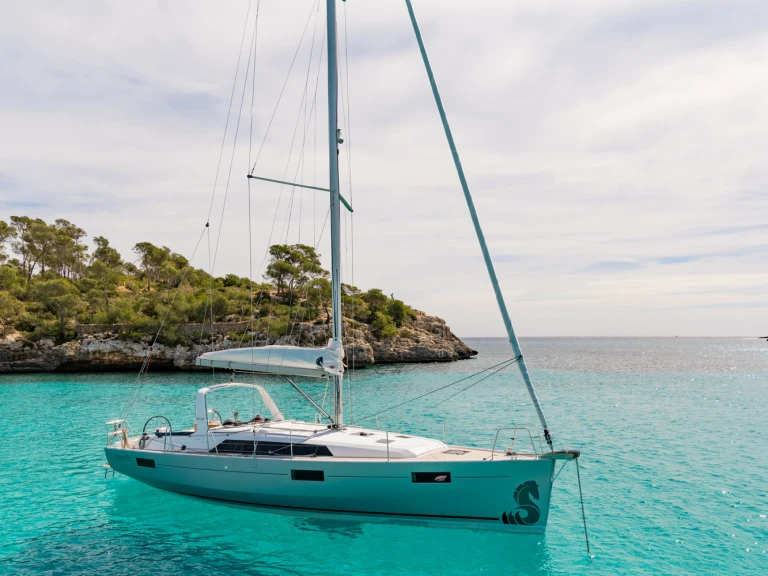 Bénéteau Oceanis 41.1 jednotlivci a charterové společnosti v Port Vauban