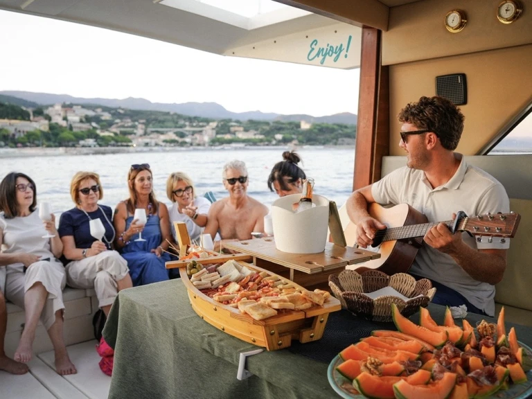 Pronájem jachty v Itálie -Mochi Craft Mochi 40 na Samboatu