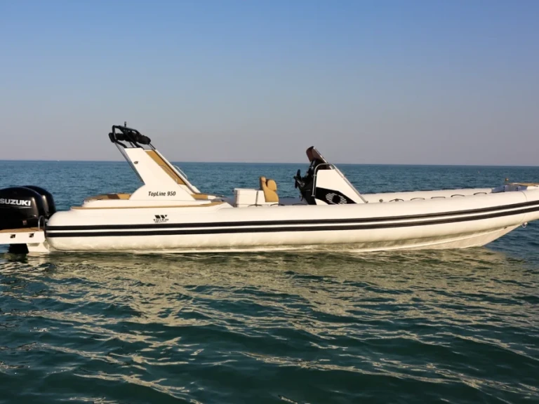 Polotuhá loď k pronájmu v Sainte-Maxime za nejlepší cenu
