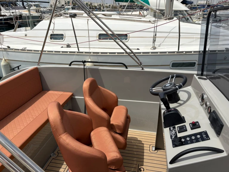 Giant 600 SPORT jednotlivci a charterové společnosti v Port d'Alicante