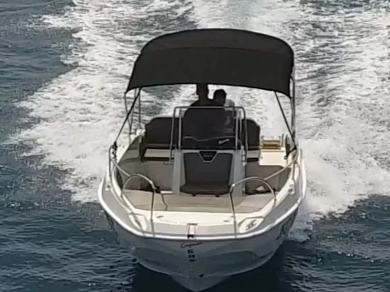 Pronajmout si speedy Cayman 585 v Trogir