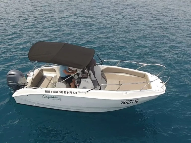 Pronájem lodi Trogir lákavé ceny Cayman 585