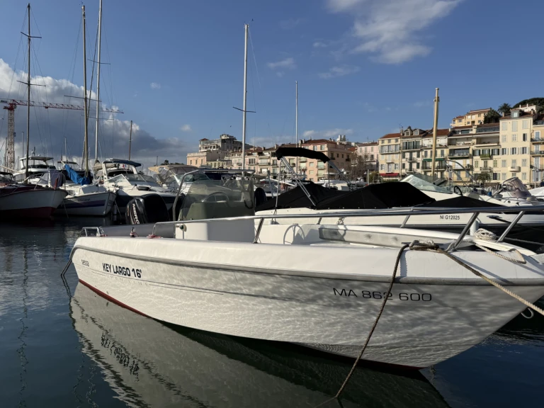 Sessa Marine Key Largo 16 jednotlivci a charterové společnosti v Cannes