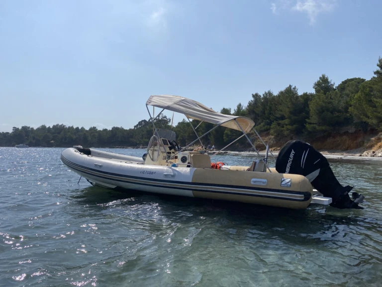 Pronájem lodi Lomac Lomac 790 IN v Mauguio na Samboatu