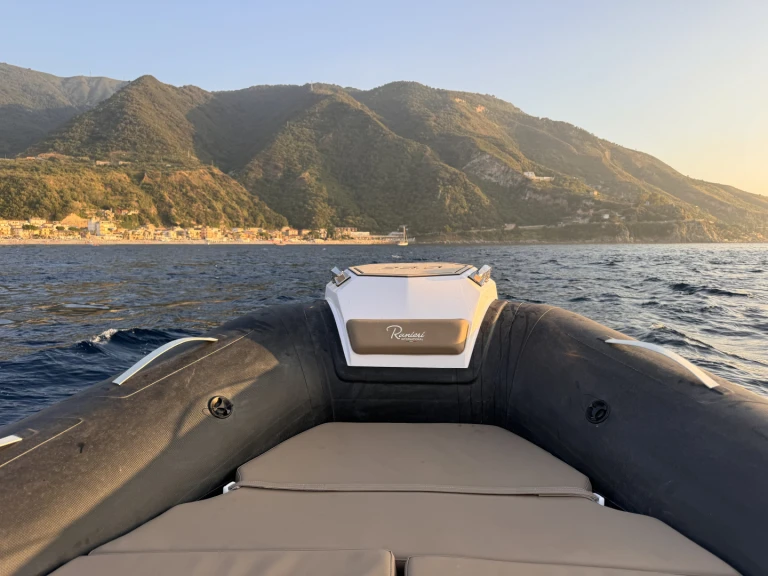 Pronájem Motorová loď v Reggio Calabria -Ranieri Ranieri Cayman 28.0 Executive