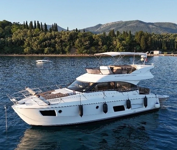 Pronajmout si Bavaria Virtess 420 v Tivat