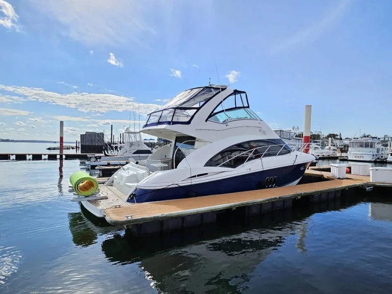 Pronajmout si Cruisers Yacht 447 v New York (City)
