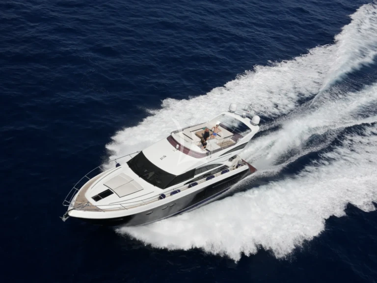 Pronajmout si Princess Princess 64 Fly v Beaulieu-sur-Mer