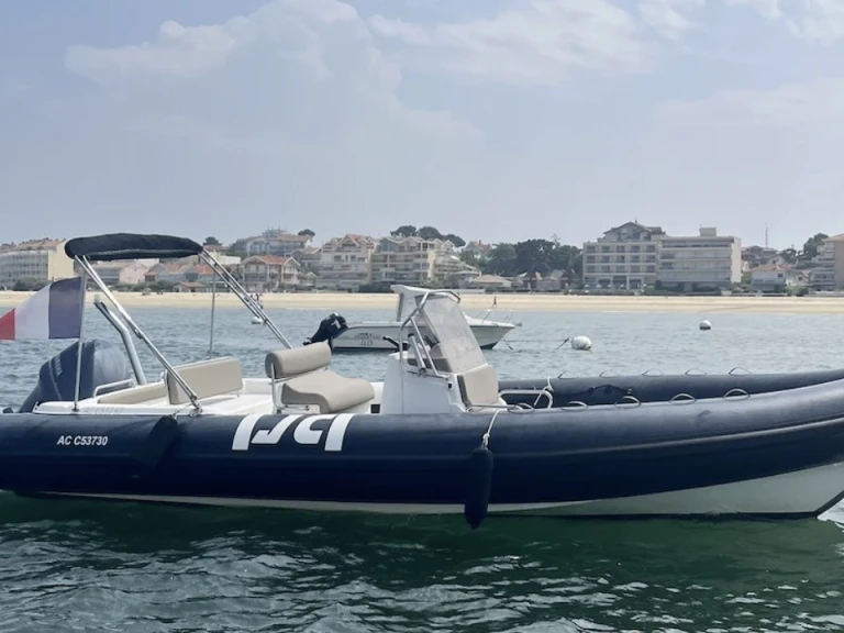 Pronájem lodi Grand Piquey lákavé ceny Clubman 26 Special
