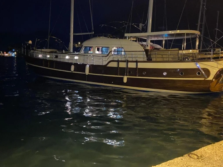 Pronajmout Plachetnice se skipperem či ne Custom Made v Göcek 