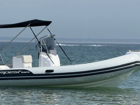 Pronajmout si Capelli Tempest 630 v Mandelieu-la-Napoule