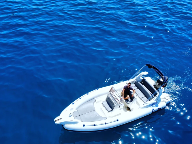 Marlin Boat Marlin Boat 21 jednotlivci a charterové společnosti v Bol