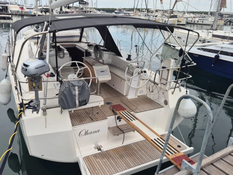 Pronajmout si Bavaria Bavaria C38 v Punat