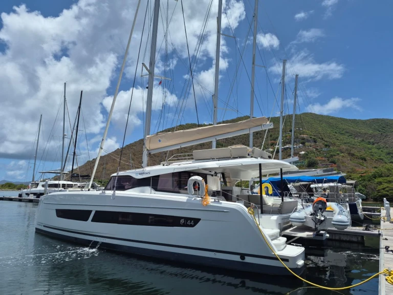 Pronájem lodi Road Town lákavé ceny Fountaine Pajot FP 44 Maestro - 3 cab.