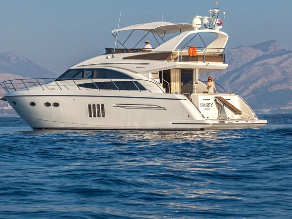 Pronájem jachty v Podstrana -Princess Princess 62 Fly na Samboatu