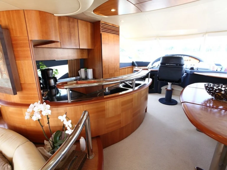 Pronájem lodi Podstrana lákavé ceny Princess 62 Fly