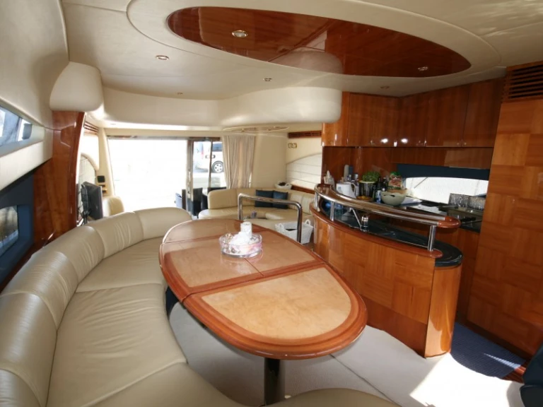 Pronájem lodi Princess Princess 62 Fly v Podstrana na Samboatu