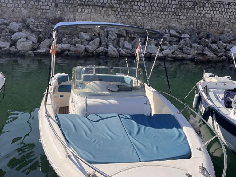 Pronájem lodi La Condamine lákavé ceny Azura 650 WA