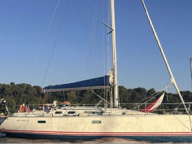 Pronajmout si Jeanneau Sun Fast 36 v Hyeres