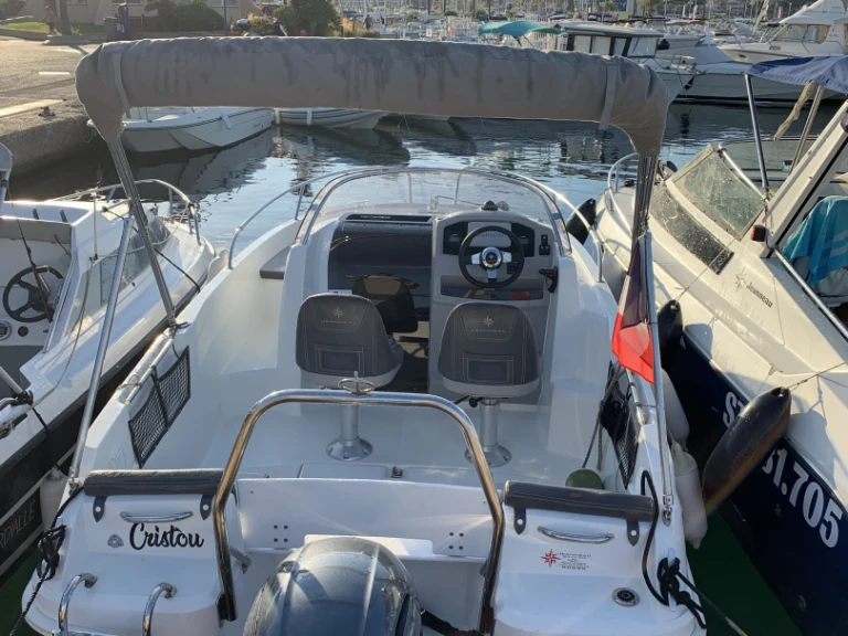 Jeanneau Cap Camarat 5.5 WA Serie 2 jednotlivci a charterové společnosti v Cavalaire-sur-Mer