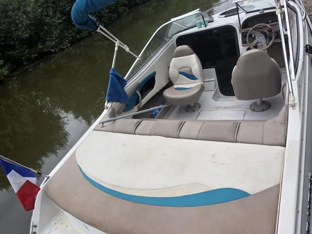 Pronajmout Motorová loď se skipperem či ne Four Winns v Armentières