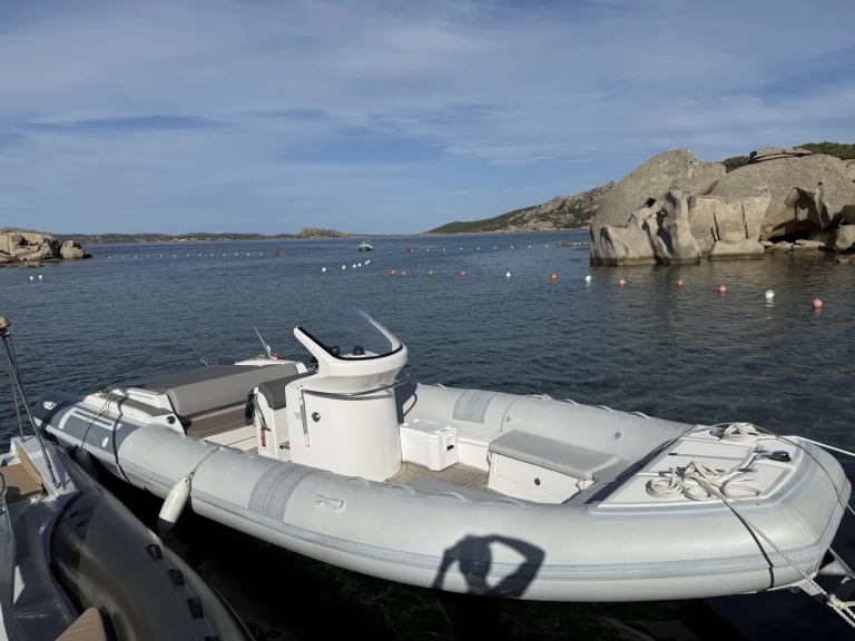 Pronájem Polotuhá loď v Porto Turistico Palau -Pirelli P880 sport