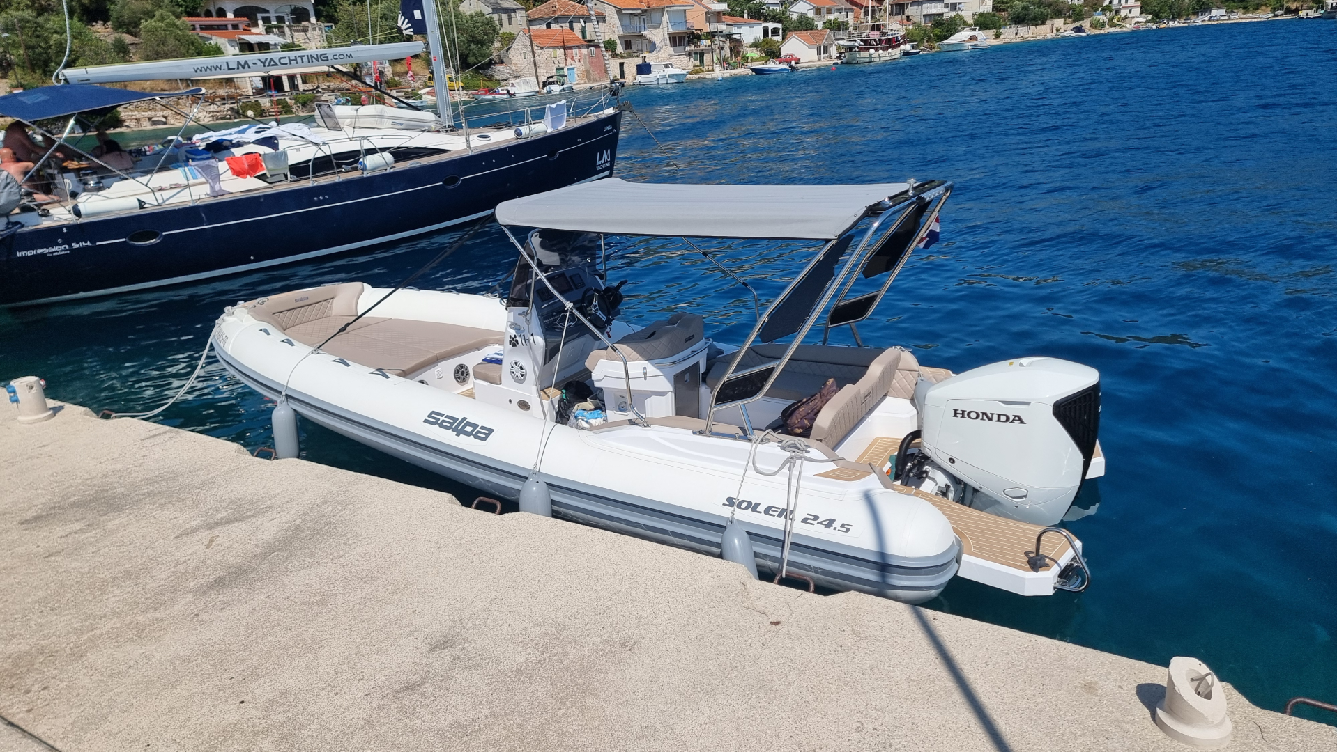 Pronajmout si Salpa Soleil 24.5 v Trogir