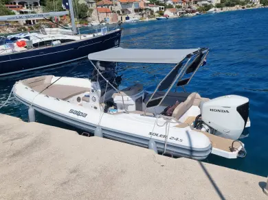 Pronajmout si Salpa Soleil 24.5 v Trogir