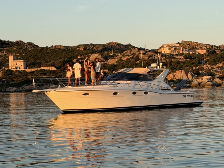 Novamarine Ten hd jednotlivci a charterové společnosti v L'Arcipelago della Maddalena