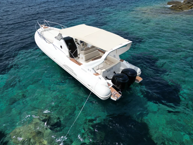 Pronájem lodi Porto-Vecchio lákavé ceny Tempest 1000 WA