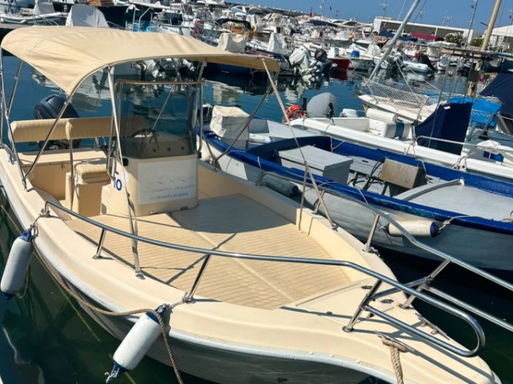 fratelli longo  Lady jednotlivci a charterové společnosti v Santa Maria di Leuca