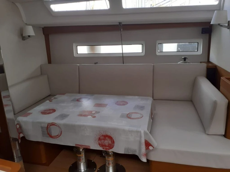 Pronájem lodi Le Marin lákavé ceny Sun Odyssey 440