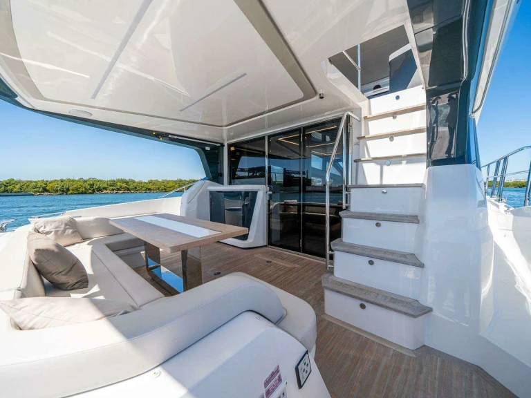 Pronájem lodi Miami lákavé ceny 62ft