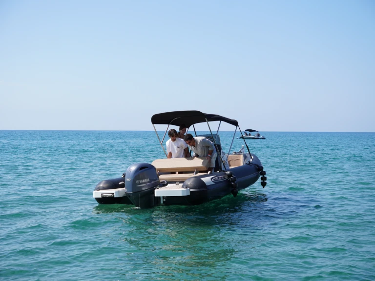Pronájem Polotuhá loď v Port de Sitges Aiguadolç -Maestrale Fun 650