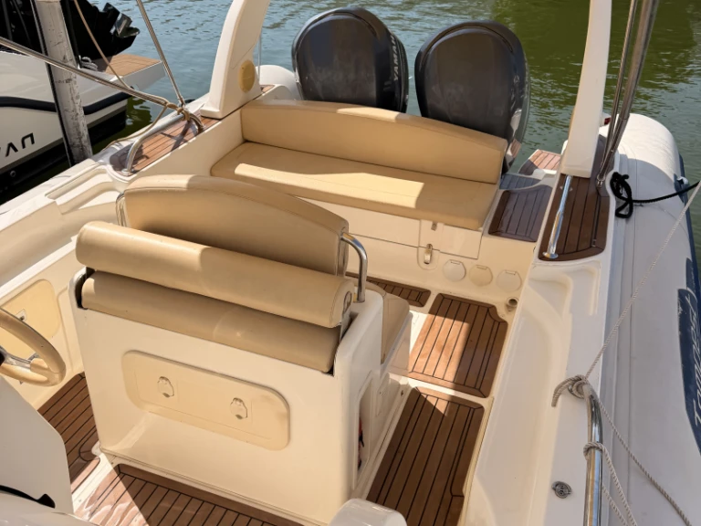 Pronájem jachty v Empuriabrava -Capelli Tempest 900 Cabine na Samboatu