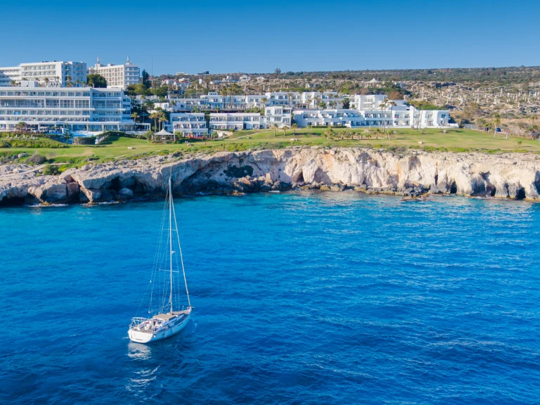 Jeanneau Sun Odyssey 409 jednotlivci a charterové společnosti v Protaras