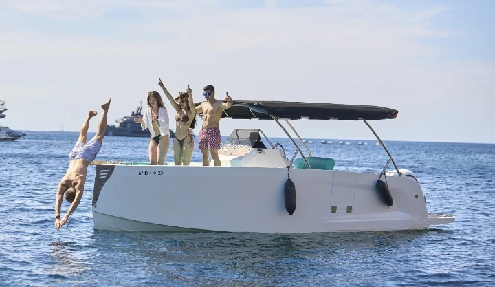 Pronajmout Motorová loď se skipperem či ne X-Yachts v Sant Antoni de Portmany